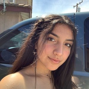 Meet your Posher, Yadi